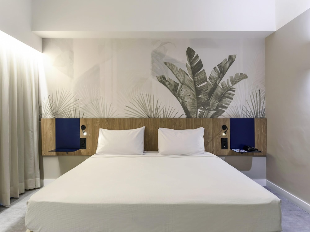 Habitación Superior con vistas a la playa y 1 cama king size del hotel Novotel Salvador Rio Vermelho