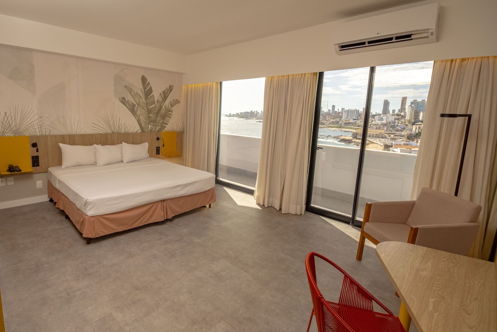 Habitación Luxury con 1 cama king size del hotel Novotel Salvador Rio Vermelho. Foto 5