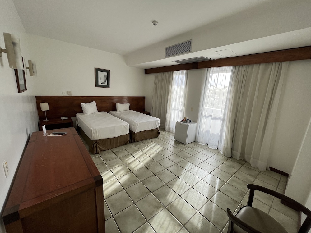 Habitación Standard con 2 camas individuales del hotel Novotel Salvador Rio Vermelho. Foto 3
