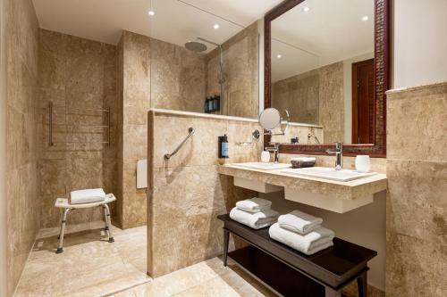 Suite Junior con vistas a la piscina del hotel Grand Palladium Imbassai Resort and Spa - All Inclusive