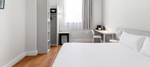 Habitación Doble Plus del hotel B&B Barcelona Mataró. Foto 1