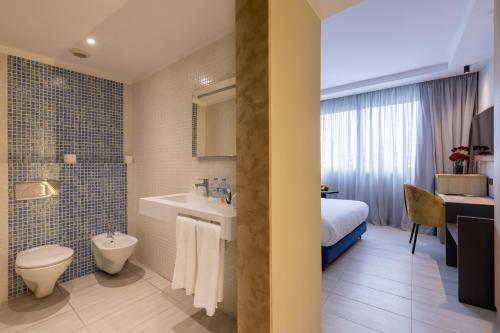 Habitación Superior con cama extragrande del hotel Kenzi Solazur. Foto 3