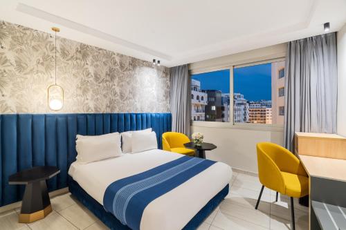 Habitación Superior con cama extragrande del hotel Kenzi Solazur. Foto 5