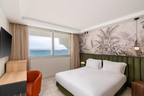 Suite Dúplex Familiar de 1 dormitorio con vistas al mar del hotel Kenzi Solazur. Foto 4