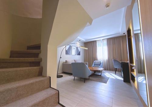 Suite Dúplex Familiar de 2 dormitorios del hotel Kenzi Solazur. Foto 3