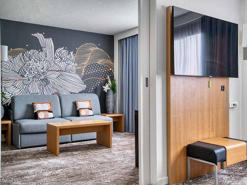 Suite, 1 cama de matrimonio grande con sofá cama del hotel Novotel Paris Charenton Le Pont