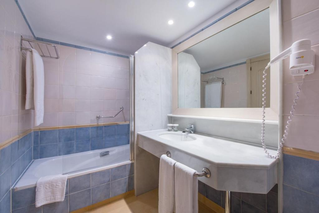 Junior suite del hotel Iberostar Waves Málaga Playa. Foto 1