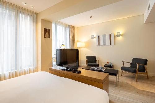 Habitación Doble Estándar del hotel B-Aparthotels Grand Place. Foto 2