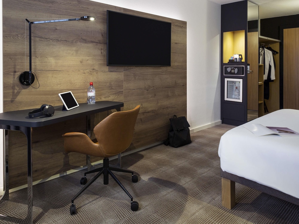 Habitación superior con 2 camas individuales del hotel Novotel Lausanne Bussigny. Foto 5