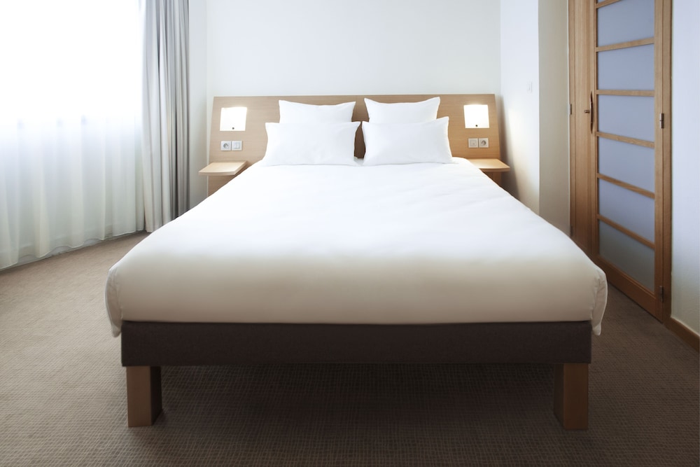 Habitación Familiar Superior con 1 cama doble + 1 sofá - cama del hotel Novotel Lausanne Bussigny