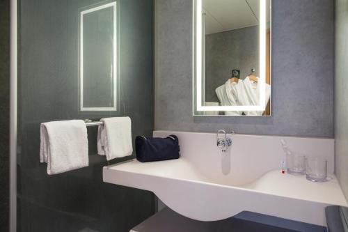 MyRoom by Nicolas & Joao: Rock N'Room / Habitación Ejecutiva Business del hotel Novotel Lausanne Bussigny. Foto 6