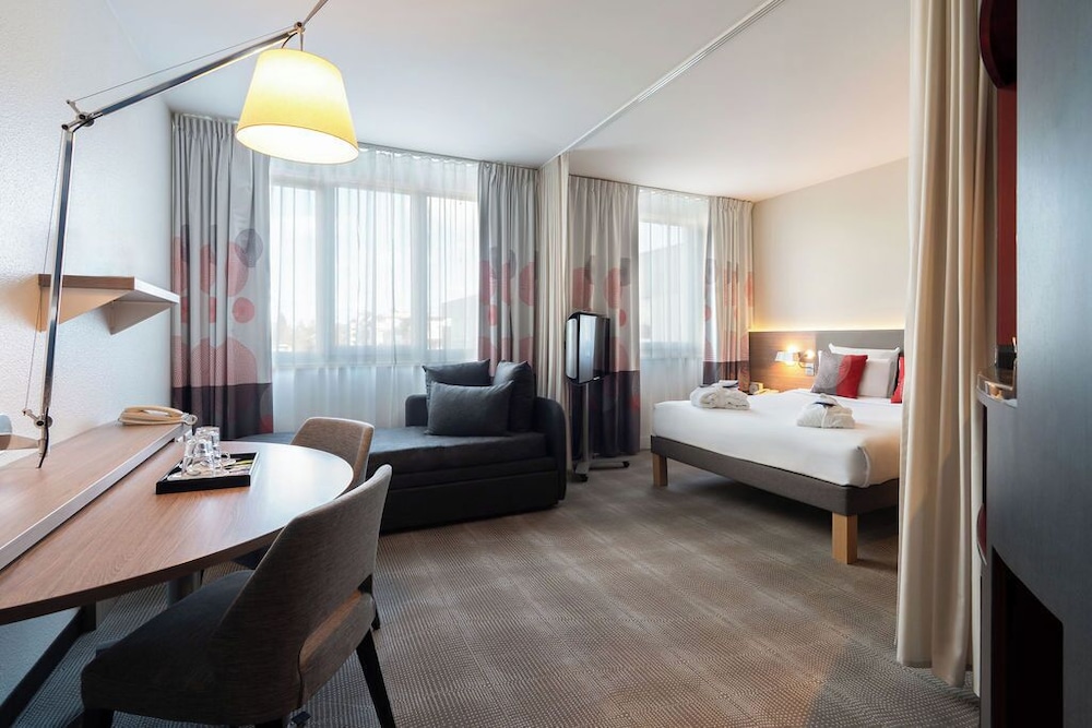 Suite Executive del hotel Novotel Suites Geneve Aeroport. Foto 3