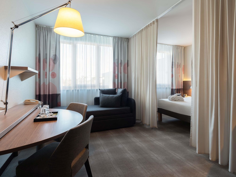 Suite Executive del hotel Novotel Suites Geneve Aeroport. Foto 11