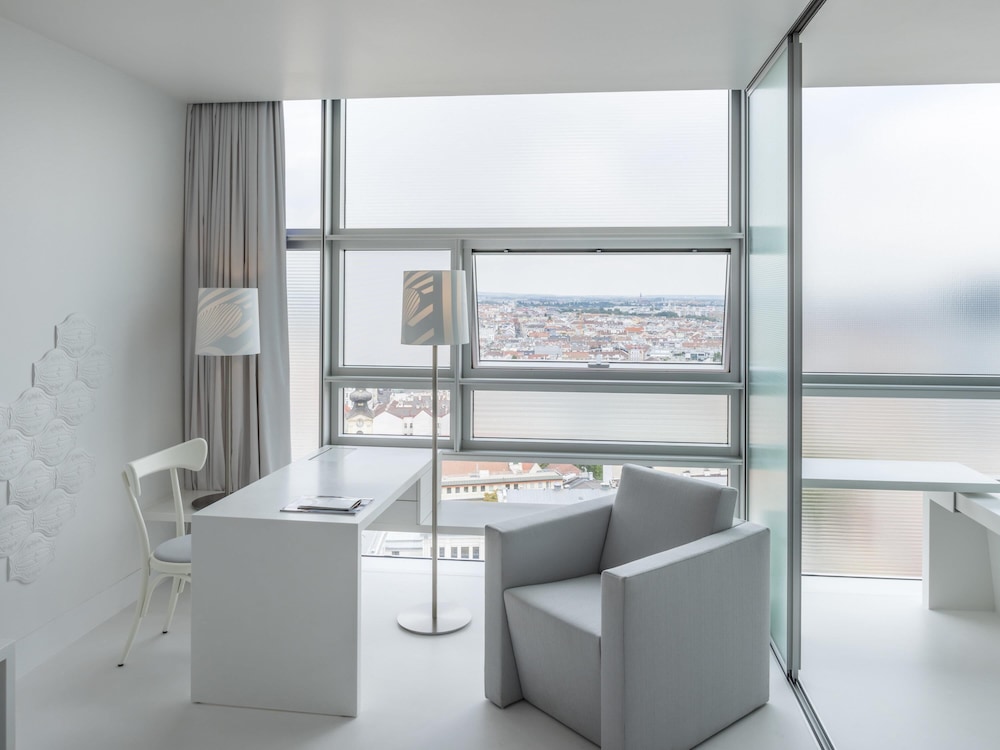 Habitación doble Superior 1 Cama queen Accesible Vista Panorámica del hotel So/ Vienna