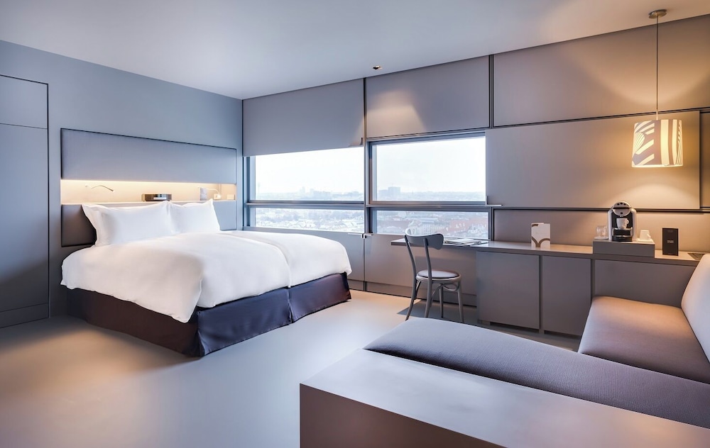 Suite Lujo 1 Cama king Accesible Vista Panorámica Vista Catedral Business Accesible (discapacidad auditiva) del hotel So/ Vienna. Foto 1