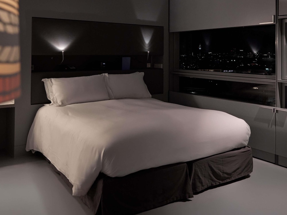Suite Lujo 1 Cama king Accesible Vista Panorámica Vista Catedral Business Accesible (discapacidad auditiva) del hotel So/ Vienna. Foto 3