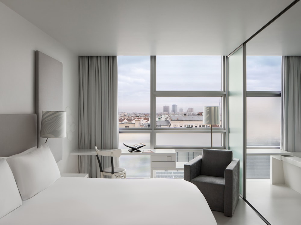 Clásica - Vistas a la noria, cama queen del hotel So/ Vienna. Foto 2