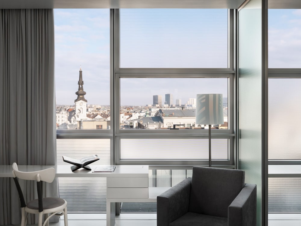 Clásica - Vistas a la noria, cama queen del hotel So/ Vienna. Foto 8