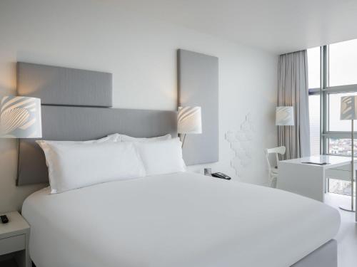 Superior - Vistas a la noria, cama queen del hotel So/ Vienna