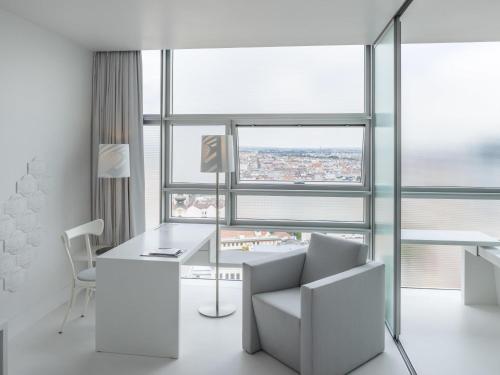 Superior - Vistas a la noria, cama queen del hotel So/ Vienna. Foto 1