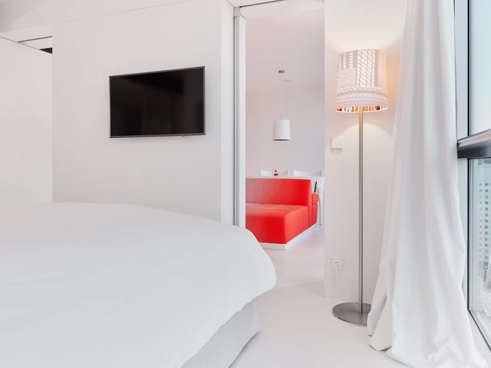 Suite junior - Vistas a la noria, cama king del hotel So/ Vienna. Foto 2
