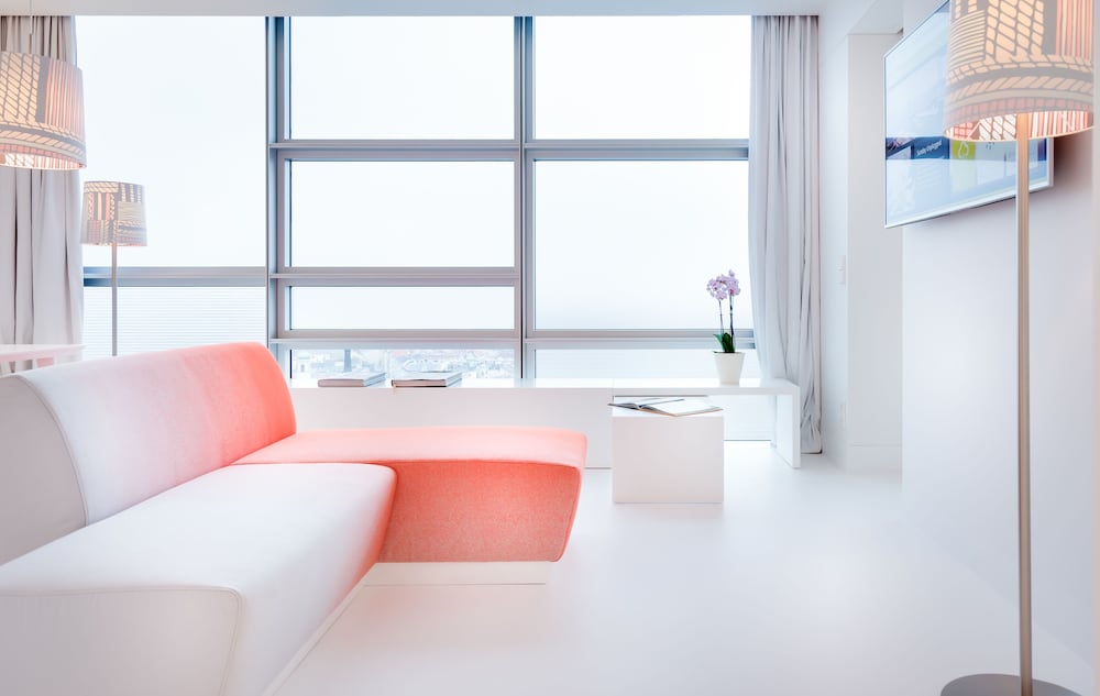 Suite junior - Vistas a la noria, cama king del hotel So/ Vienna. Foto 9