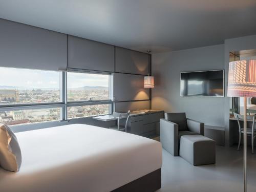 Suite ejecutiva - Vistas a la catedral, cama king del hotel So/ Vienna. Foto 10