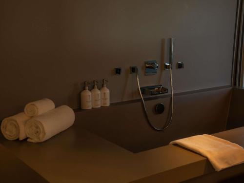Suite presidencial - Vistas panorámicas de 270 grados al horizonte, cama king del hotel So/ Vienna. Foto 4