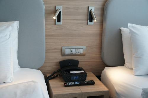 Habitación Doble Estándar con sofá cama del hotel Holiday Inn Express Zurich Airport by IHG. Foto 2