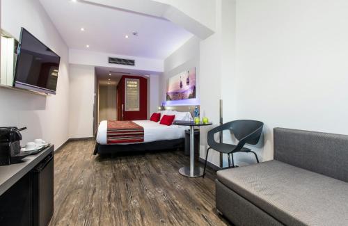 Habitación Doble Superior del hotel Leonardo Boutique Barcelona Sagrada Familia. Foto 1