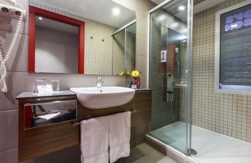 Habitación Doble Superior del hotel Leonardo Boutique Barcelona Sagrada Familia. Foto 3