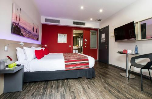 Habitación Doble Deluxe del hotel Leonardo Boutique Barcelona Sagrada Familia. Foto 6