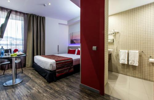 Habitación Doble Confort con aparcamiento - 1 o 2 camas del hotel Leonardo Boutique Barcelona Sagrada Familia. Foto 4