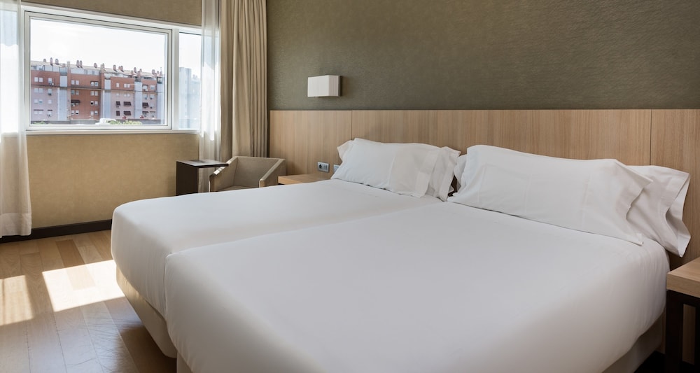 Habitación estándar (View) del hotel NH Madrid Ribera del Manzanares. Foto 2