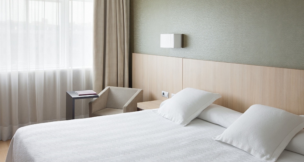 Habitación estándar (View) del hotel NH Madrid Ribera del Manzanares. Foto 3