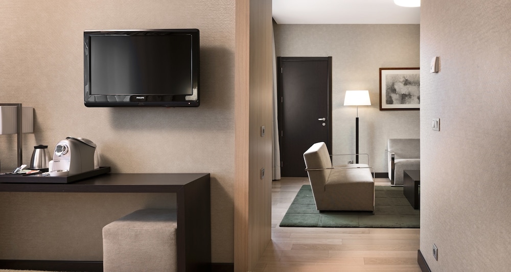 Suite junior del hotel NH Madrid Ribera del Manzanares. Foto 2