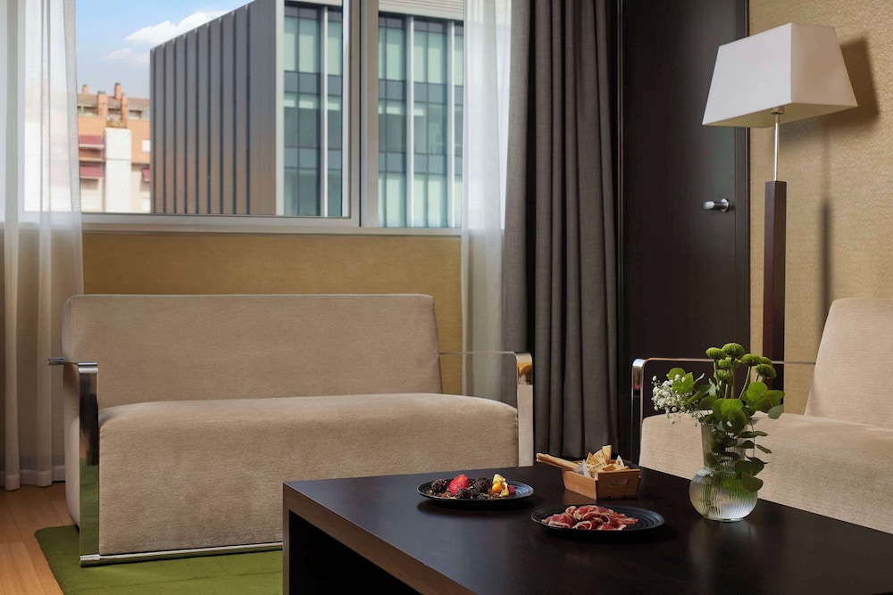 Junior suite Lujo Normal del hotel NH Madrid Ribera del Manzanares. Foto 5