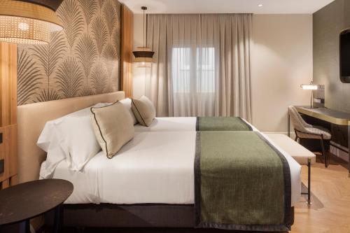 Habitación Deluxe del hotel Catalonia Atocha. Foto 1