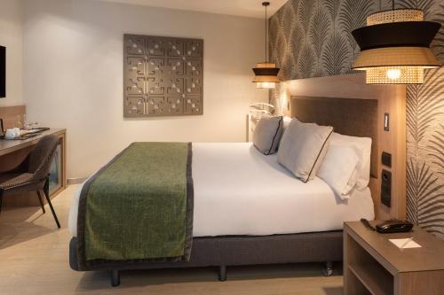 Habitación Doble con terraza del hotel Catalonia Atocha. Foto 6