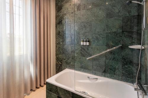 Habitación Doble Superior con terraza del hotel Catalonia Atocha. Foto 4