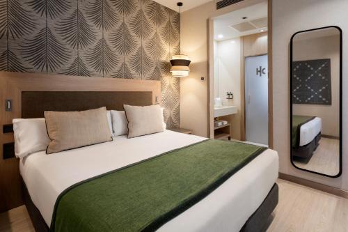 Habitación Doble Superior con terraza del hotel Catalonia Atocha. Foto 6