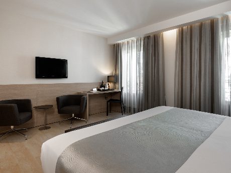 Habitación doble Superior del hotel Catalonia Plaza Mayor. Foto 1