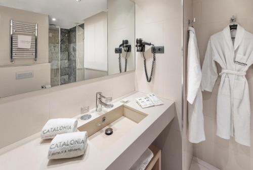 Habitación Doble Premium - 1 o 2 camas del hotel Catalonia Plaza Mayor. Foto 4