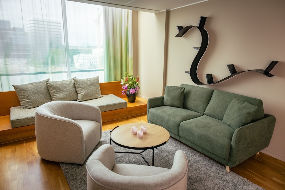 Suite, 1 cama de matrimonio grande con sofá cama del hotel Hyatt Place Gothenburg Central. Foto 4