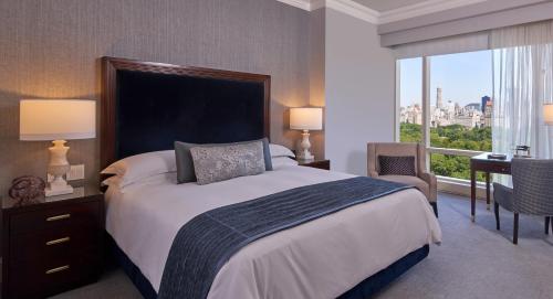 Habitación Deluxe con cama extragrande del hotel Trump International and Tower New York. Foto 4