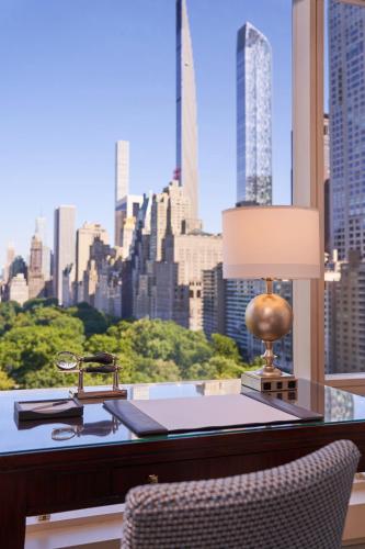 Suite Executive de 1 dormitorio con vistas al parque del hotel Trump International and Tower New York. Foto 1