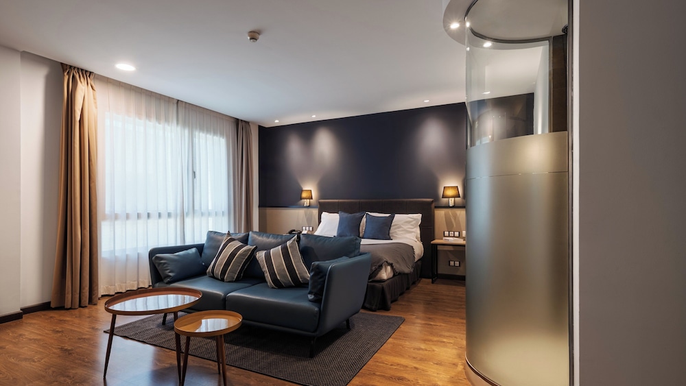 Suite junior, 1 cama de matrimonio grande del hotel Crowne Plaza Madrid Airport, An Ihg