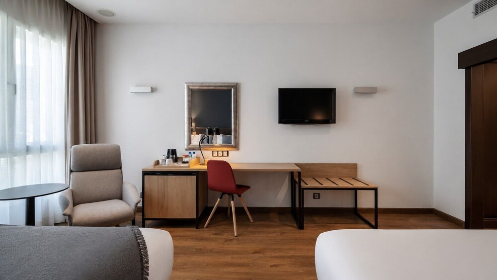 Habitación estándar, 2 camas individuales del hotel Crowne Plaza Madrid Airport, An Ihg. Foto 2
