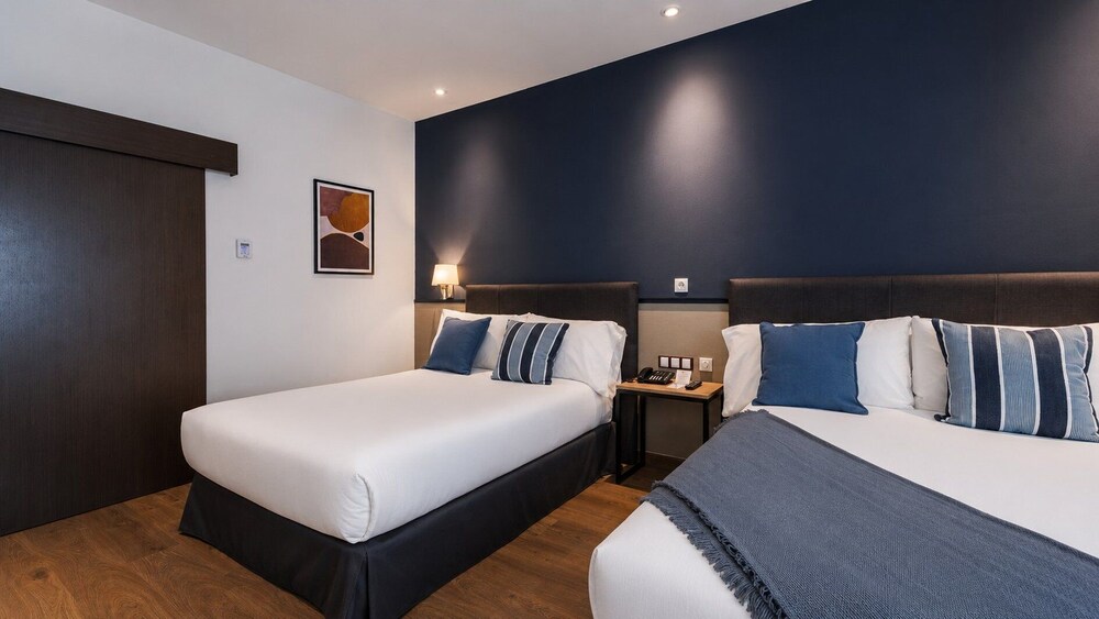 Habitación estándar, 2 camas individuales del hotel Crowne Plaza Madrid Airport, An Ihg. Foto 3