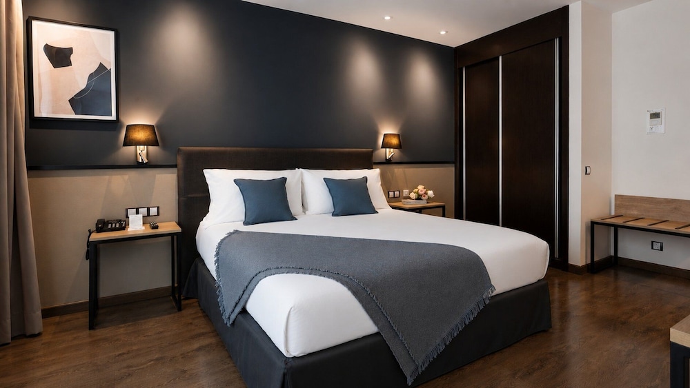 Habitación estándar, 1 cama de matrimonio grande del hotel Crowne Plaza Madrid Airport, An Ihg. Foto 2
